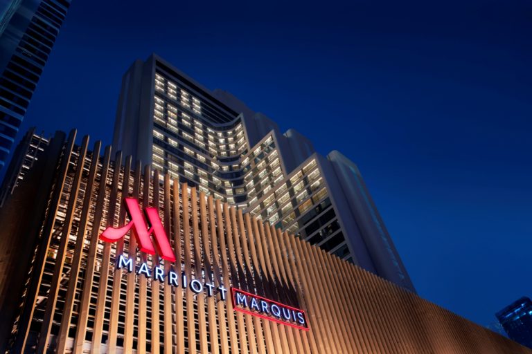 โรงแรมแบงค็อก แมริออท มาร์คีส์ ควีนส์ปาร์ค เผยความสำเร็จล่าสุดในปี 2019 คว้าอีก 8 รางวัล จาก 3 เวทีนานาชาติ