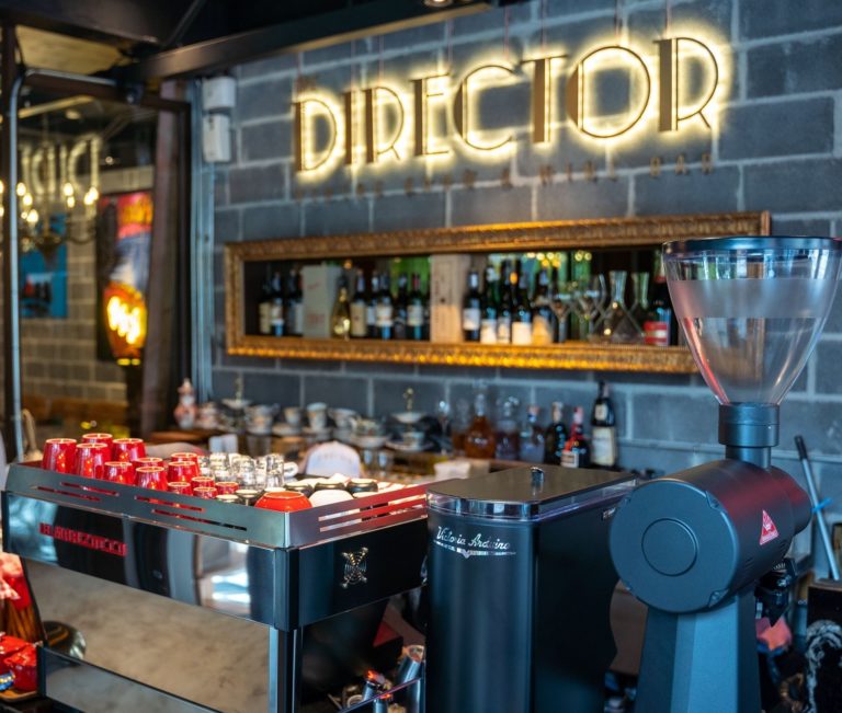 The Director Coffee and Wine Bar ยืนหนึ่งทั้งเรื่องเครื่องดื่มและเมนูอาหาร