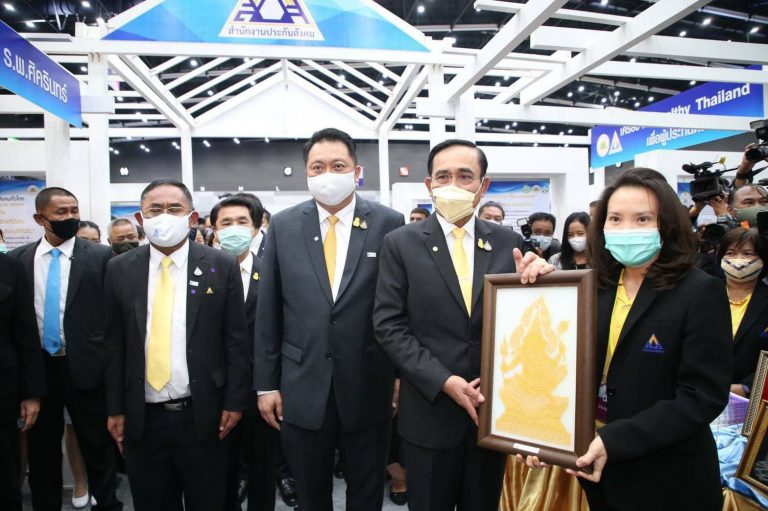 นายกรัฐมนตรี ร่วมงาน Healthy Thailand ผู้ประกันตนกลุ่มสูงวัย รับวัคซีนป้องกันไข้หวัดใหญ่ฟรี!