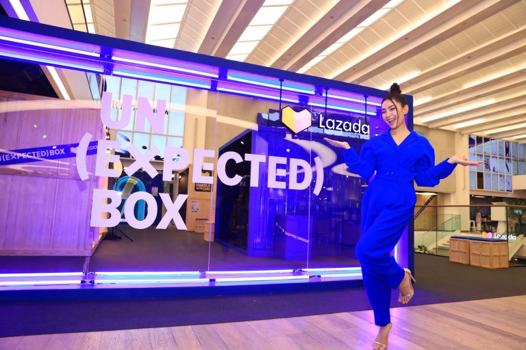 เบลล่า นำทีมดารา-เซเลบ สัมผัสประสบการณ์ช้อปปิ้งแนวใหม่ ครั้งแรกของวงการ อี-คอมเมิร์ซไทย ผ่าน Pop Up นิทรรศการศิลปะสุดอลังการ ‘Lazada Un (Expected) Box’