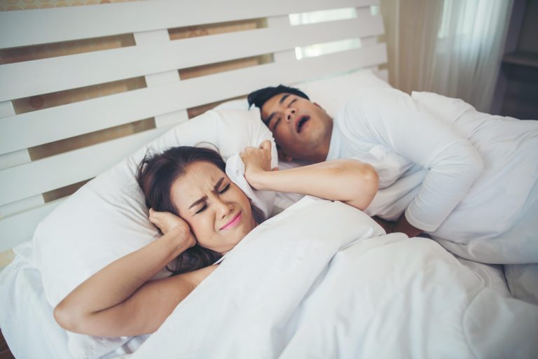 ‘นอนกรน’ ไม่ใช่เรื่องปกติ อาจเสี่ยงต่อภาวะหยุดหายใจขณะหลับ อันตรายถึงชีวิต!!