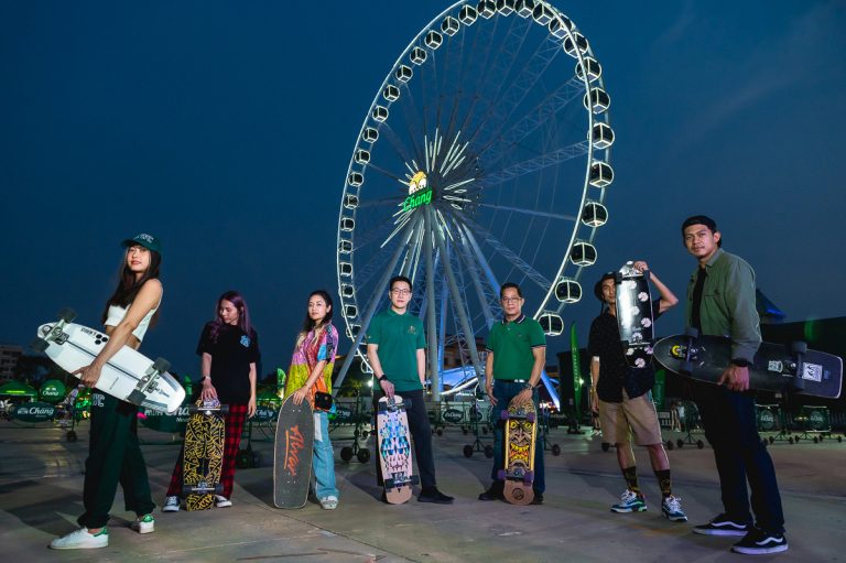 ‘Chang Music Connection presents Asiatique Surf Music’   ชวนเพื่อนมาเซิร์ฟให้สุด สนุกไม่หยุดบนเสียงดนตรี กับกิจกรรม Surf Skate สุดคูลของคนรุ่นใหม่ ที่เสียงดนตรีจะไม่อยู่แค่ในคอนเสิร์ตอีกต่อไป