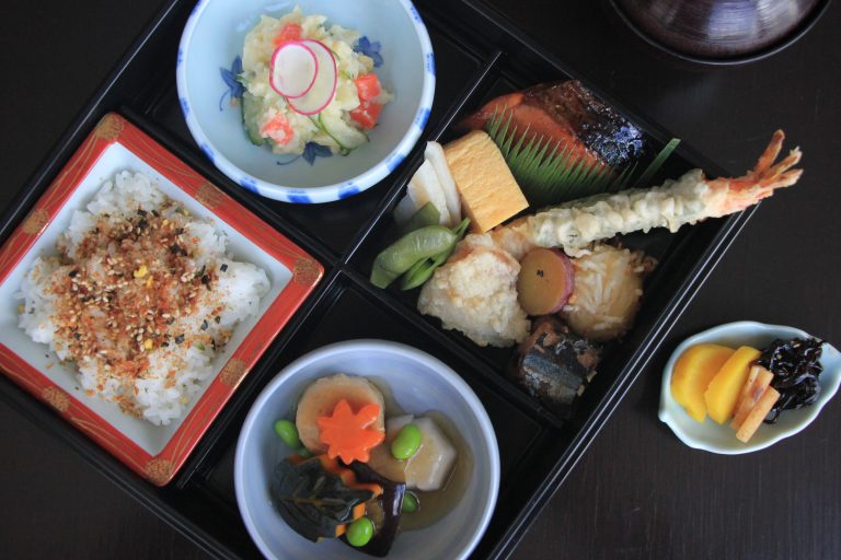 เมนูอาหารญี่ปุ่นสั่งกลับบ้าน จากห้องอาหารยามาซาโตะ