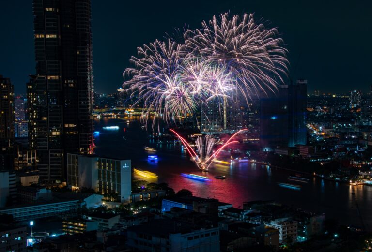 สวัสดีปีใหม่ไทย และฉลองวันหยุดเทศกาลอีสเตอร์ ริมฝั่งแม่น้ำเจ้าพระยา ณ โรงแรมคาเพลลา กรุงเทพ