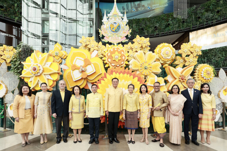 เนื่องในโอกาสพระราชพิธีมหามงคล เฉลิมพระชนมพรรษา 6 รอบ 28 กรกฎาคม 2567 สยามพารากอน ร่วมกับ 12 สถานเอกอัครราชทูต จัดกิจกรรมเฉลิมพระเกียรติ ‘ทั่วหล้า เทิดไท้ ถวายใจสดุดี’ ระหว่าง 26-29 ก.ค.2567