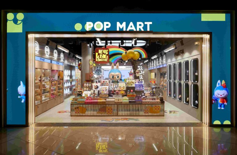 เปิดตัวอย่างยิ่งใหญ่ POP MART CONCEPT STORE @ MEGABANGNA มาในธีมคอนเซ็ปต์ LABUBU ครั้งแรกของโลก พร้อมเนรมิต Fun Park สุดสนุก ที่เดียวที่รวมบู้มากที่สุด และสินค้าไฮไลท์แบบจัดเต็ม!!