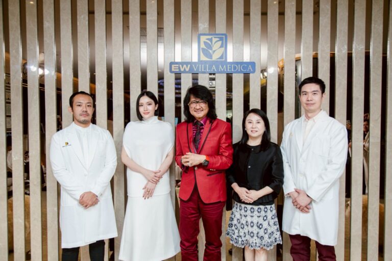 ฉลอง 10 ปี ‘EW VILLA MEDICA’ ให้บริการในไทย ศ.ดาโต๊ะ ศรี ดร. ไมค์ เค.เอส. ชาน ผู้ก่อตั้งร่วมแชร์เคล็ดลับย้อนวัยแบบสุขภาพดี พร้อมชวน ‘เบอร์ดี้ – ปาวา’ ดูแลสุขภาพแบบองค์รวม