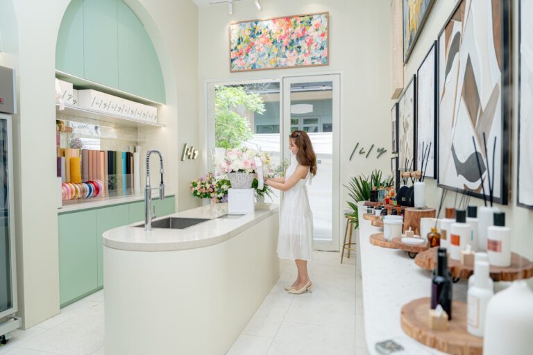 Lily Floral ภายใต้แบรนด์ Crystal ร้านดอกไม้แนวคิดใหม่ ผสานศิลปะ กลิ่นหอม และไลฟ์สไตล์ ยกระดับประสบการณ์ใหม่ให้ลูกค้า