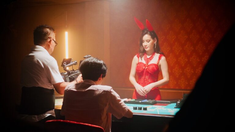 สถาบันพระปกเกล้าฯ ส่งภาพยนตร์สั้นน้ำดี เรื่อง ‘คนขายชาติ’ สะท้อนสังคม คนไทยหลอกกันเอง ขายศักดิ์ศรี ขายชาติเพื่อผลประโยชน์ตัวเอง