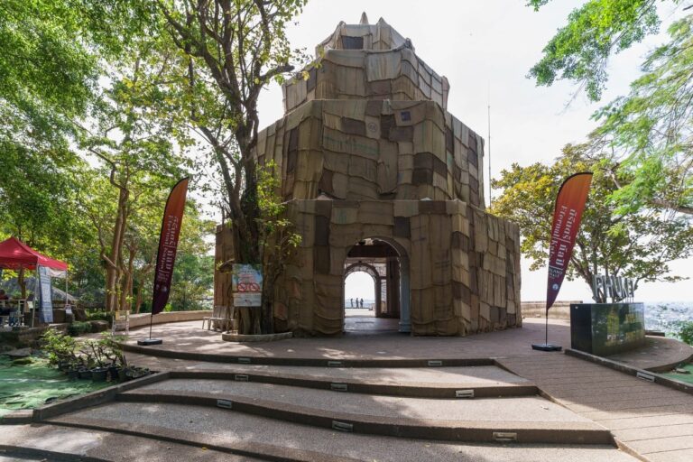 โค้งสุดท้าย! นับถอยหลังปิดฉาก Thailand Biennale, Phuket 2025 ปักหมุด 3 เส้นทางไฮไลท์ตามรอย “นิรันดร์ [กัลป์]” สัมผัส 20 จุดศิลปะทั่วภูเก็ต ก่อนปิดฉาก 30 เมษายนนี้