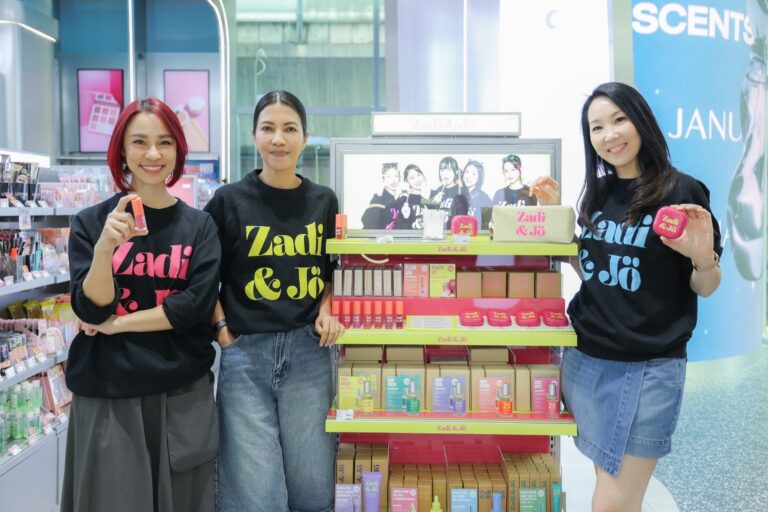 ปักหมุด จุดเช็กอินใหม่ใจกลางสยาม แหล่งช้อปสายบิวตี้วัยเรียน พบกับ Zadi & Jo Glow Station เปิดแล้วที่ EVEANDBOY Centerpoint Siam Square