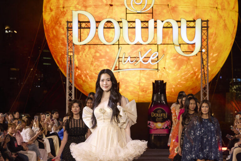 ยิ่งใหญ่ริมเจ้าพระยา ดาวน์นี่ ยกระดับ Soft Power ไทย เปิดรันเวย์ DOWNY LUXE SUNWAY หนุนดีไซเนอร์ไทยโชว์ศักยภาพสู่สากล