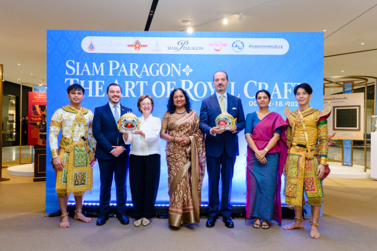 สัมผัสเสน่ห์มรดกไทยและงานหัตถศิลป์ทรงคุณค่า ในงาน ‘Siam Paragon : The Art of Royal Craft’
